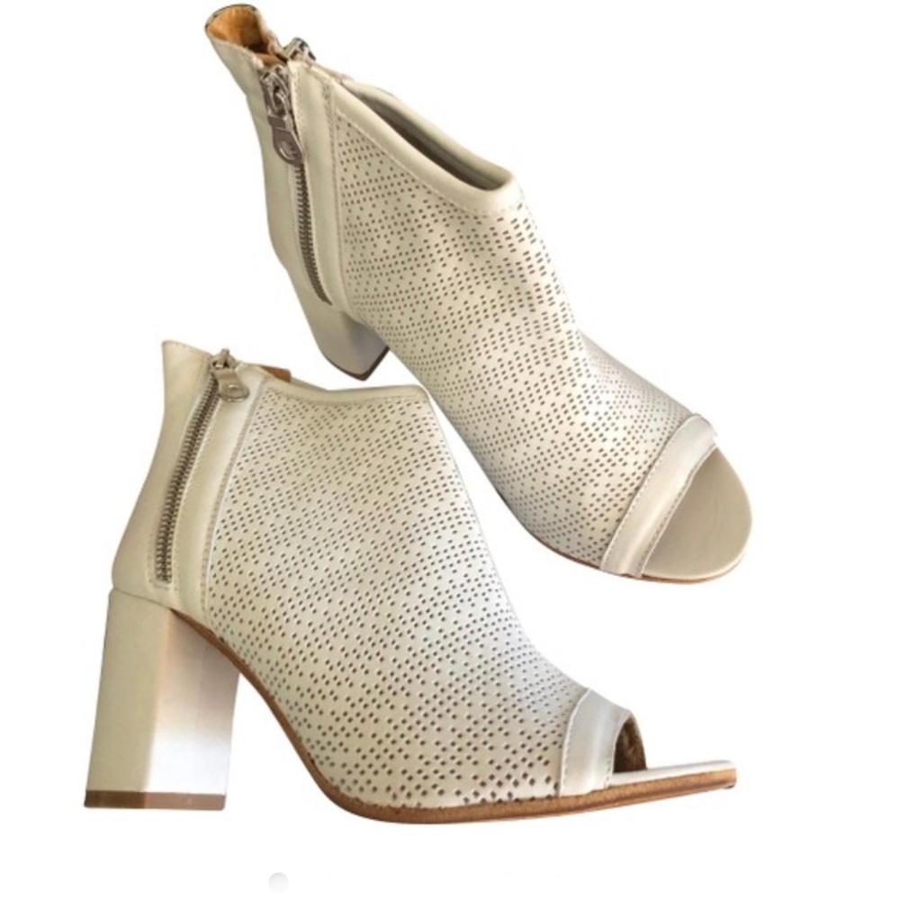 ITALIAN MADE ESTELLE M VIVA LEATHER BOOTIES